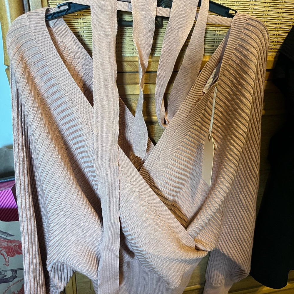 Elegant Deep V-Neck Ribbed Sweater - Coral